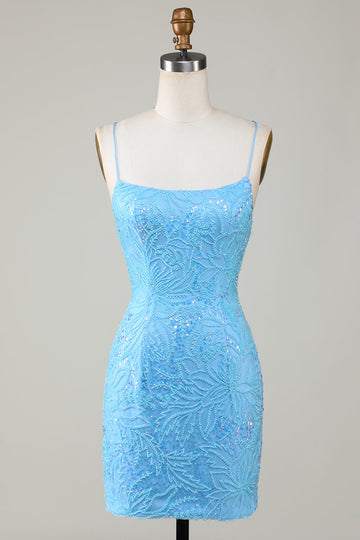 Vestido corto de bienvenida ajustado con cuentas azules brillantes